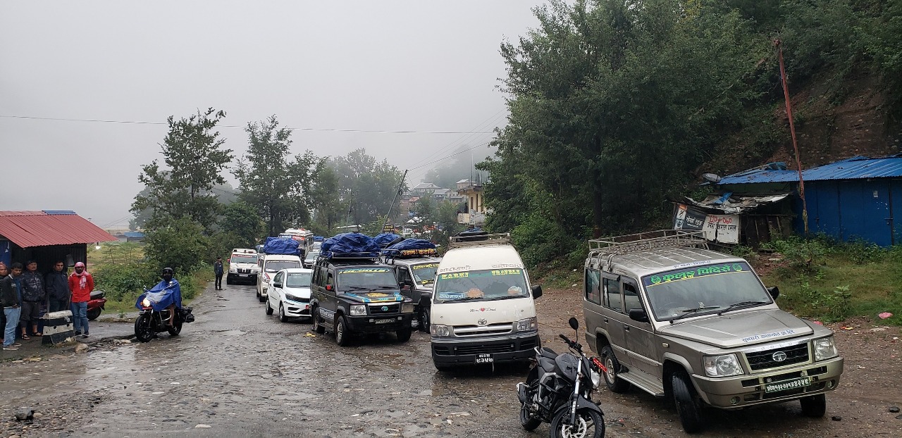 तीन दिनदेखि अवरुद्ध बिपी राजमार्ग सञ्चालन