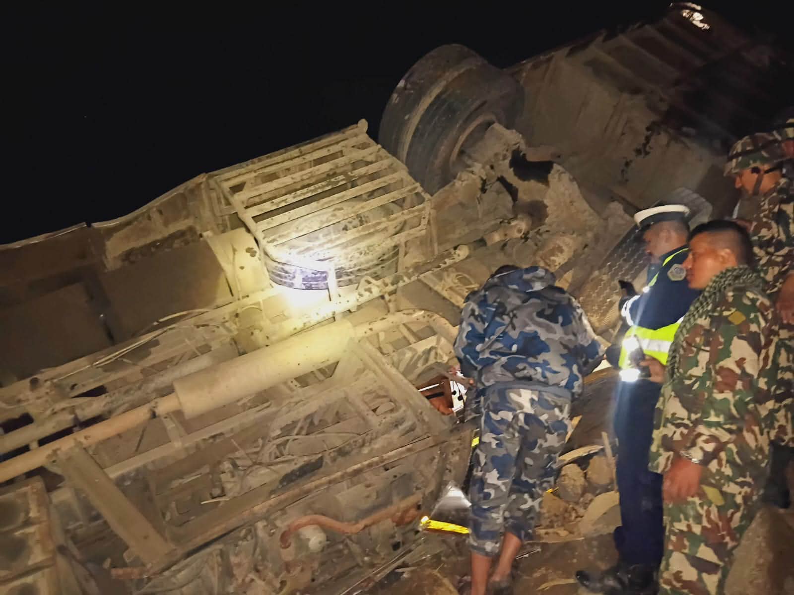 धादिङ दुर्घटनाको उद्धार सकियो : मृतक १८ जनामध्ये दुई विदेशी नागरिक