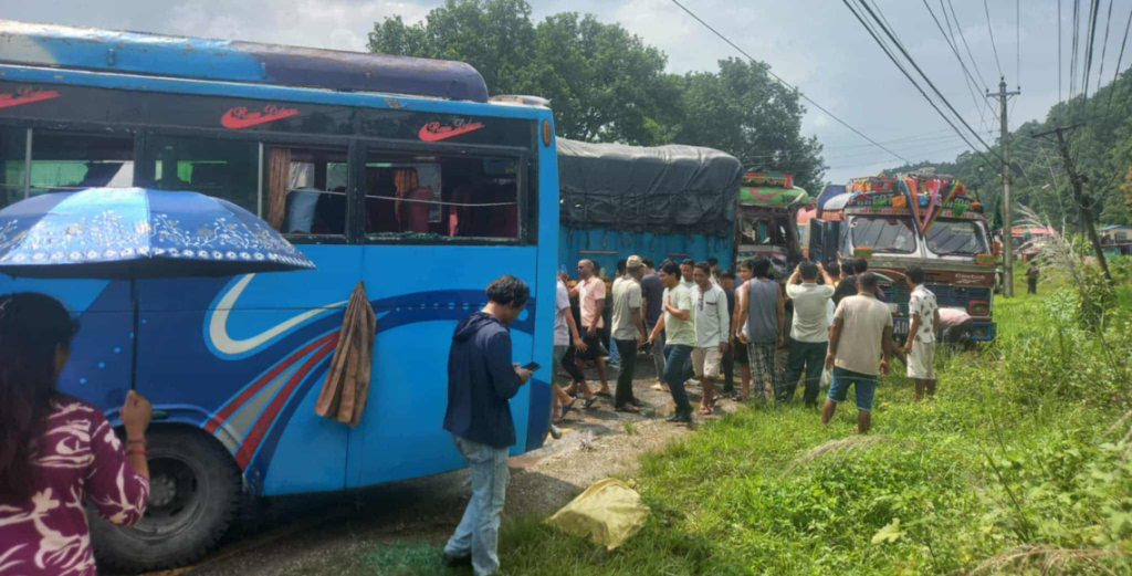 मकवानपुरबाट काठमाडौँ आउदै गरेको गाडी दुर्घटना, एक जनाको मृत्यु