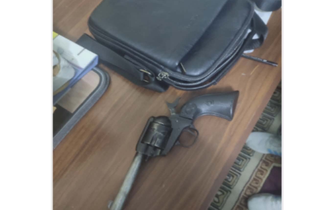 पेस्तोलसहित ललितपुरबाट तीन जना पक्राउ