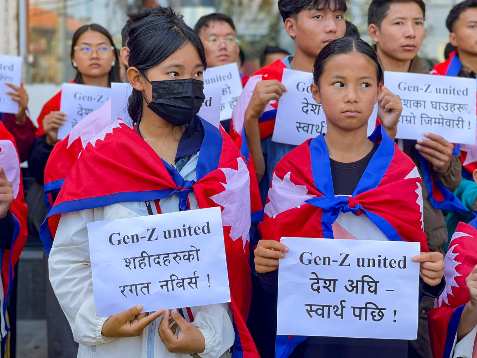 देश दुखेको बेला एक हौं भन्दै जेनजीहरूको शान्तिपूर्ण आन्दोलन