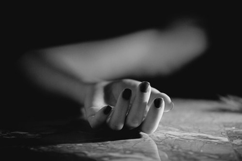 सिन्धुलीबाट सौराहा घुम्न आएकी किशोरीको होटलको छतबाट खसेर मृत्यु