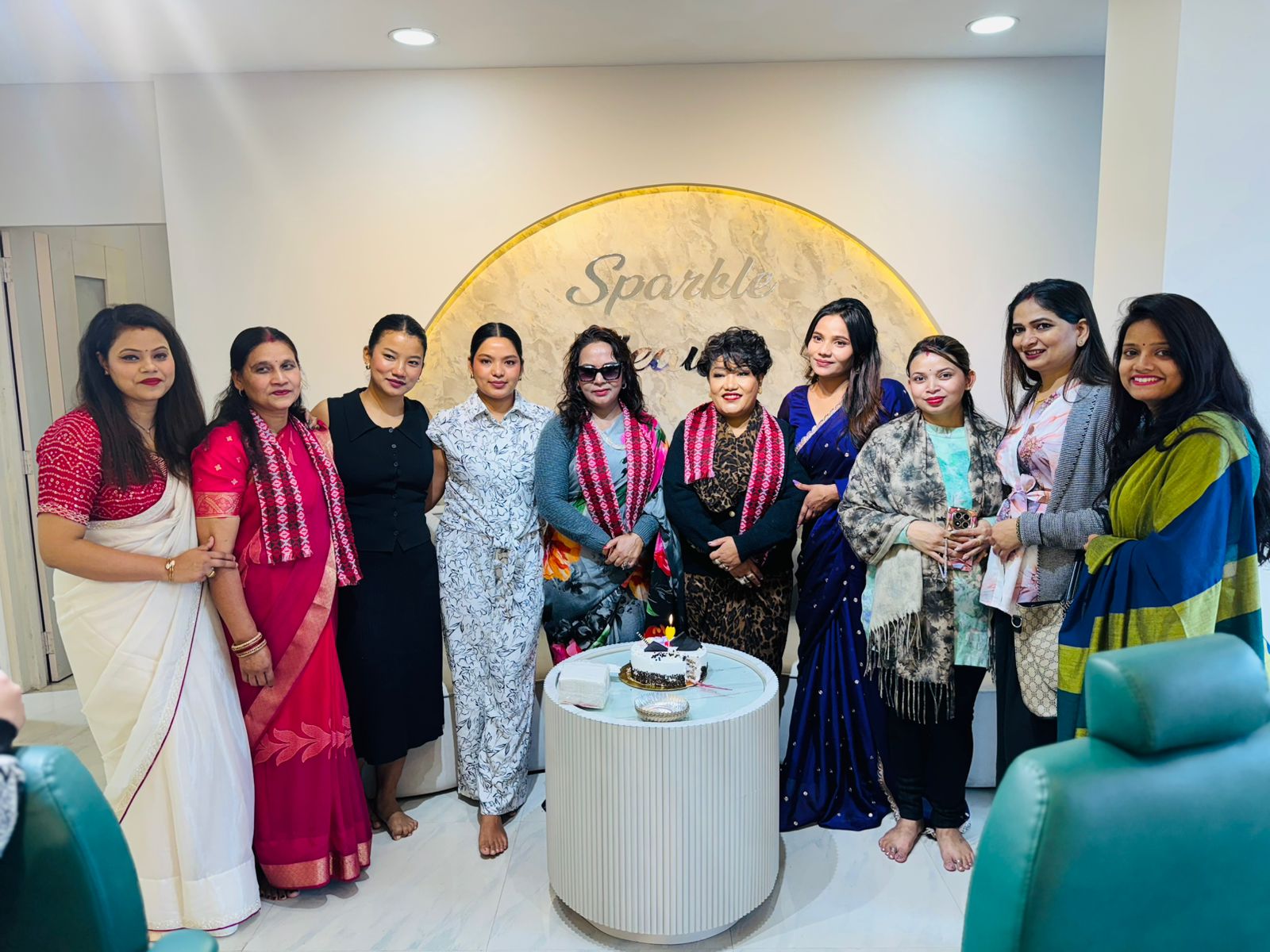 वरिष्ठ सौन्दर्यविद् महराद्वारा स्पार्कल ब्यूटी एण्ड एकेडेमीको उद्घाटन