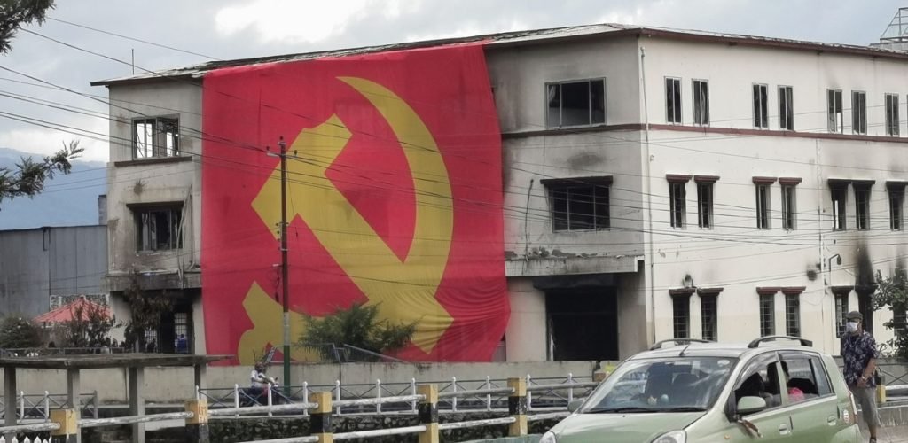 एमाले केन्द्रीय कार्यालयमा कार्यकर्ताबीच हात हालाहाल