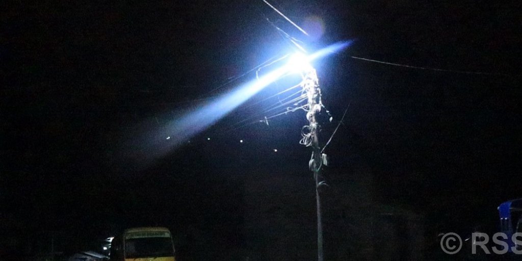 बालबालिकाले देउसीभैलो खेलेर जुटाएको रकमबाट ताराखेतमा सडकबत्ती