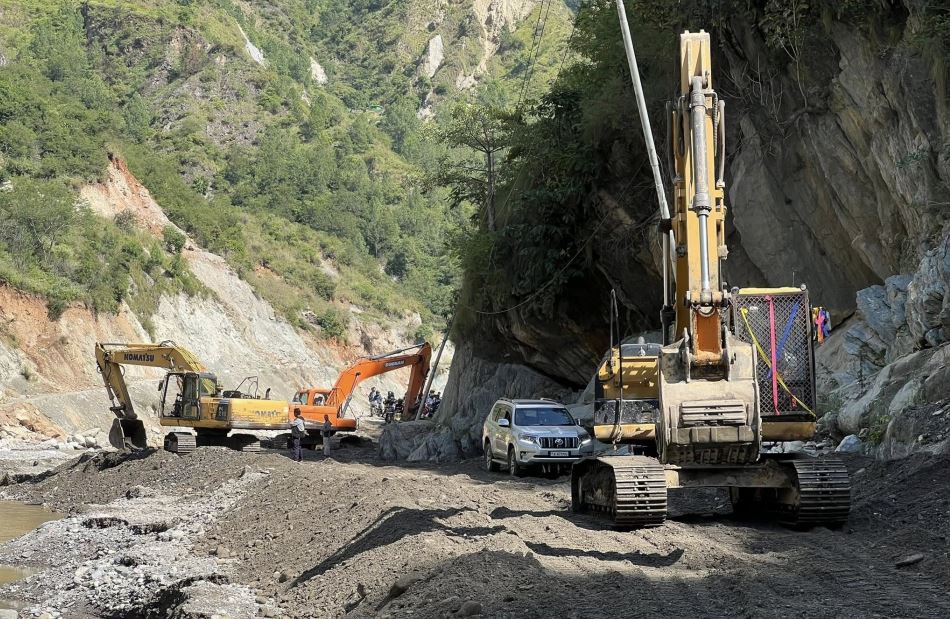 वर्षायाममा पुनर्निर्मित बिपी राजमार्गबाटै यातायात सञ्चालन गर्ने तयारी