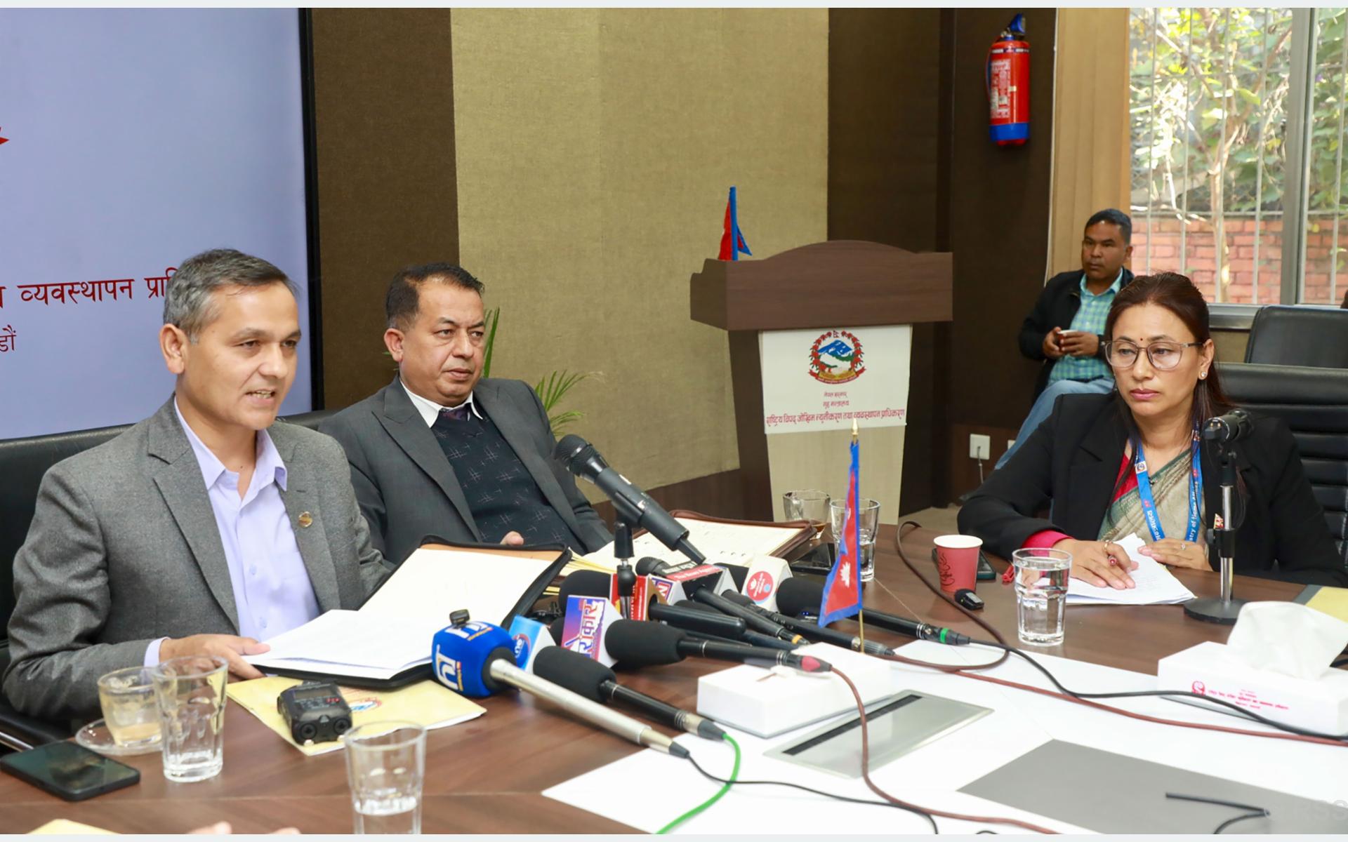 शीतलहर र हिमपातको जोखिम न्यूनीकरण गर्न पूर्वतयारीमा ध्यान दिन गृहमन्त्रीको निर्देशन