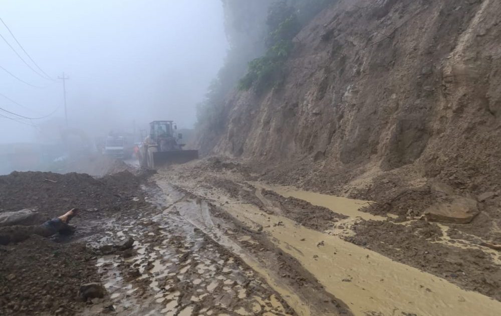 Muglin-Narayangadh road blocked due to continuous rains and landslides, administration request not to travel